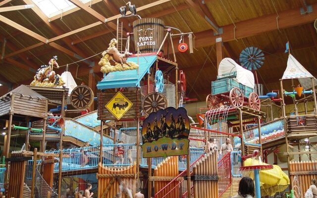 Fort Rapids Indoor Waterpark Resort