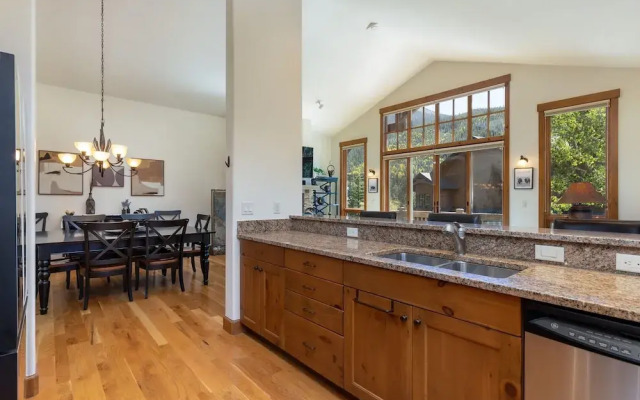 43 Thackwell 3 Bedroom Condo