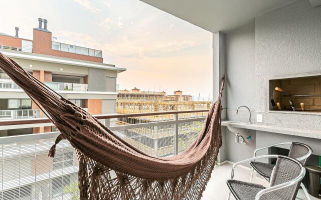 Apto Moderno a poucos passos do Mar JRR309