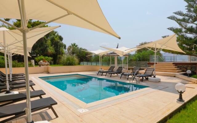 Farrys Boutique Hotel and Beach Club
