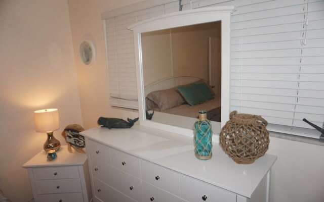 Barefoot Bungalow by Beachside Mngmt