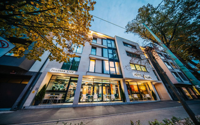Auris Hotel