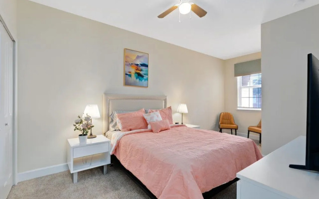 Simply Comfort Amazing 5bd Townhouse