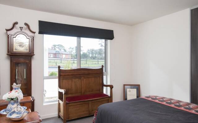 Paradise Point - Tamar Valley Residence with Pool