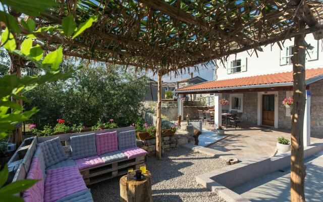 Stylish Villa in Milohnici With Private Terrace