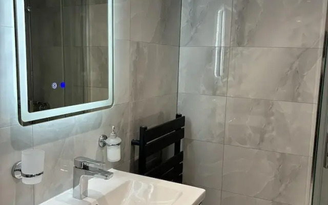 Cozy 2 Bed Property in High Wycombe Tn