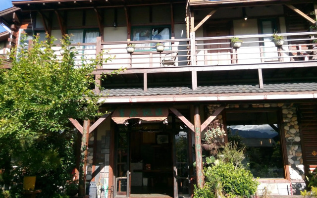 Shiyai Taoyuan B & B