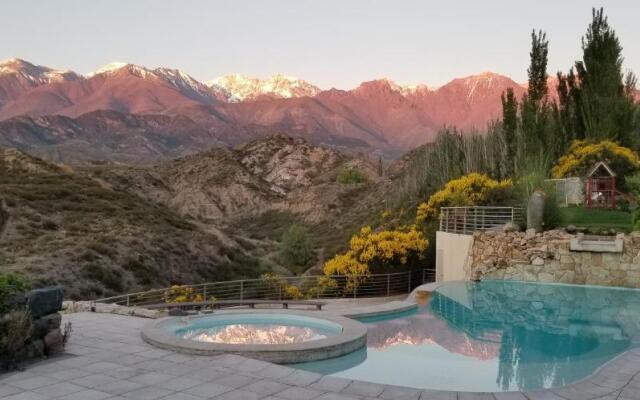 El Carmelo Mountain Lodge