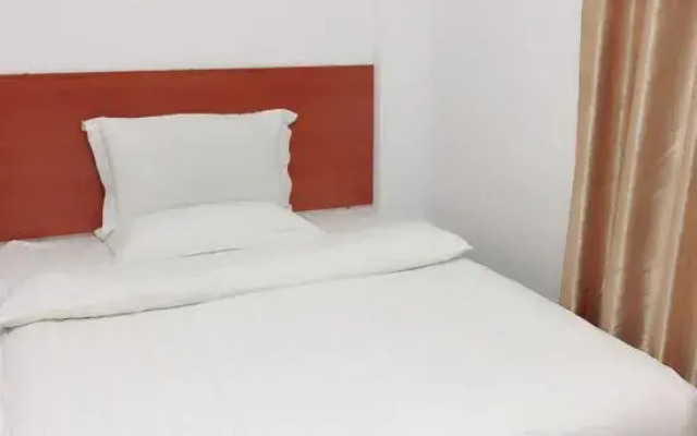 Huazhou Baiyun Apartment
