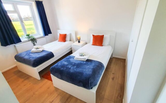 Impeccable 4-bed House in Cheltenham