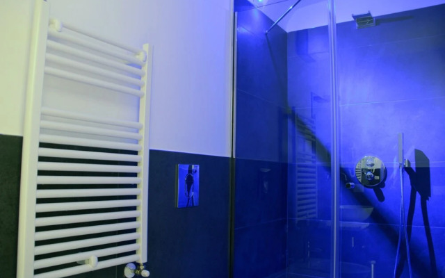 LAMIA Room Rentals
