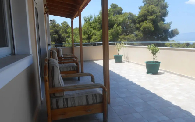 Luxury 2-bed House in Pefkali