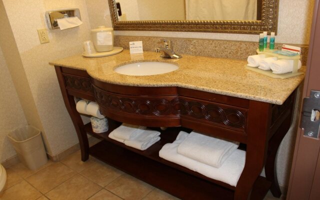 Holiday Inn Express & Suites Center by IHG