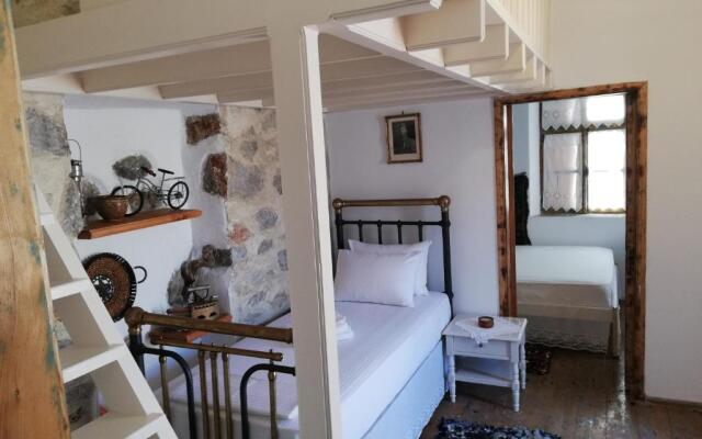 Yalos House
