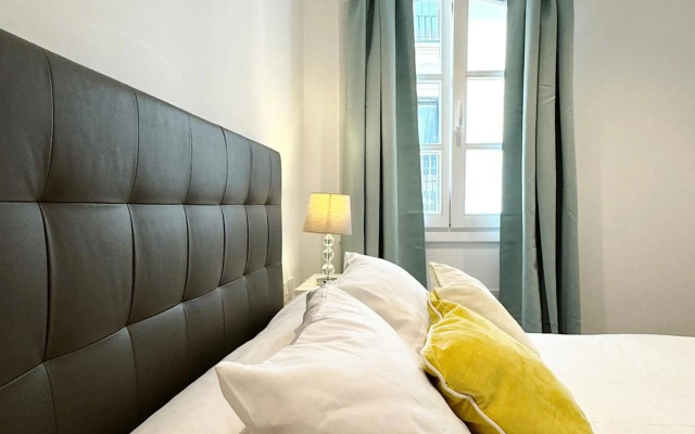 Fabulous City Centre One Bedroom Mayfair Apartment - Grand Central House