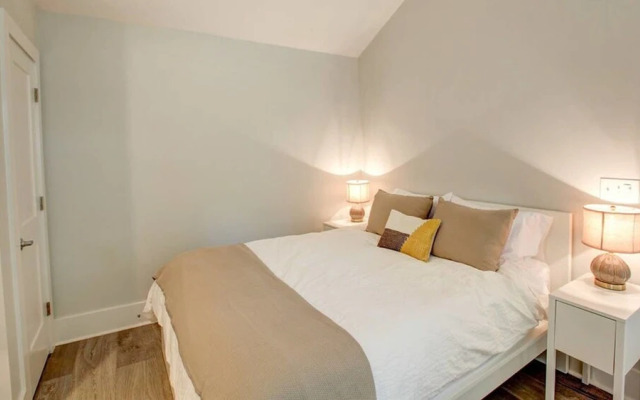 3 bedroom, Woodside Avenue