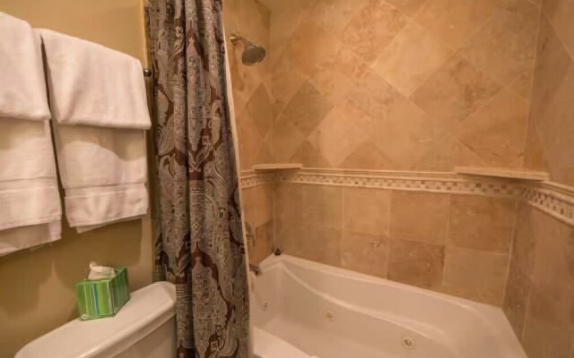 Condo with Onsite Pool & Hot Tub, Free WiFi & Garage Parking by RedAwning