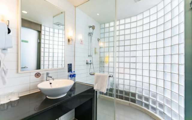 Tianjin Binhai Saint Light Hotel