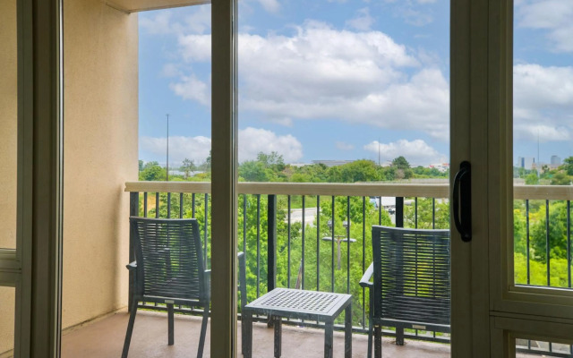 Renaissance Meadowlands Hotel