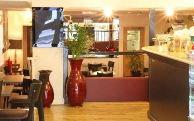 Thameside Hotel
