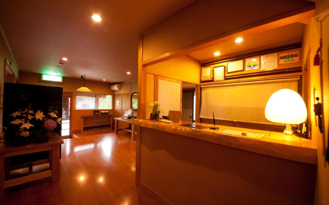 Oyado Uraku – Lobby – Yufu