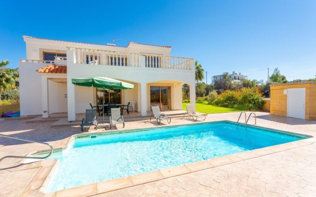 Hector Beach Villa Large Private Pool Walk to Beach Sea Views A C Wifi Car Not Required - 2111