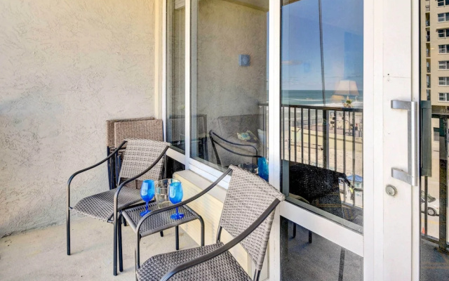Daytona Beach Studio With Balcony + Ocean View