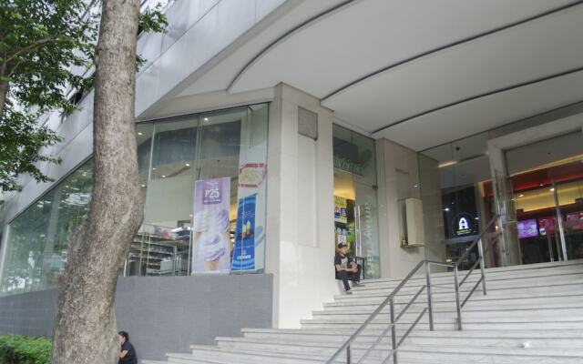 Decorated Duplex Apartment @ BGC