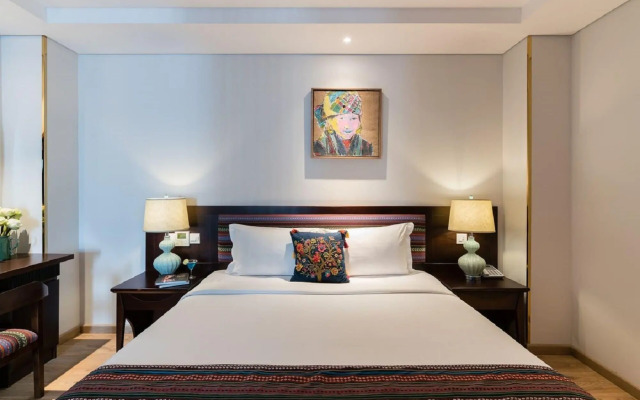 Au Lac Legend Hotel