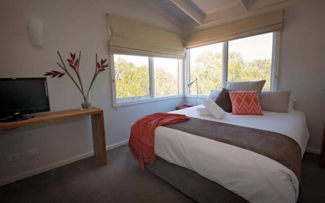 The Lakes Beachfront Holiday Retreat