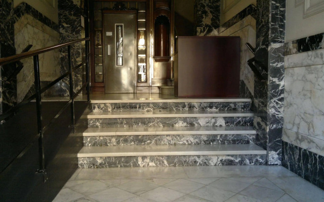 Ally's Guest House Barcelona B&B