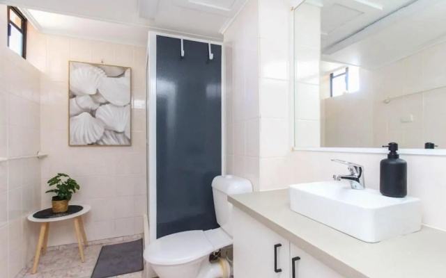 Modern Apartment Close to City Centre 16 – Bathroom – Cairns