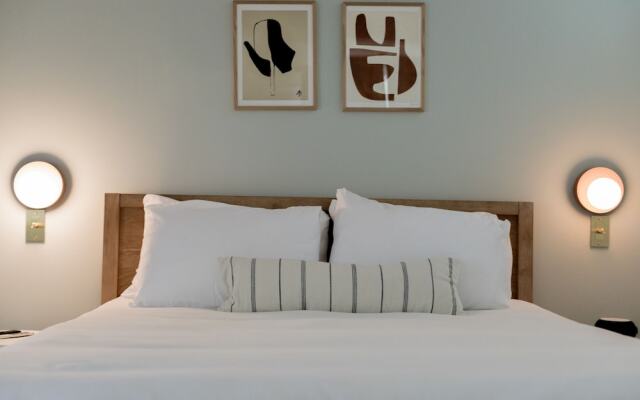 The Grandview Collection - Newark