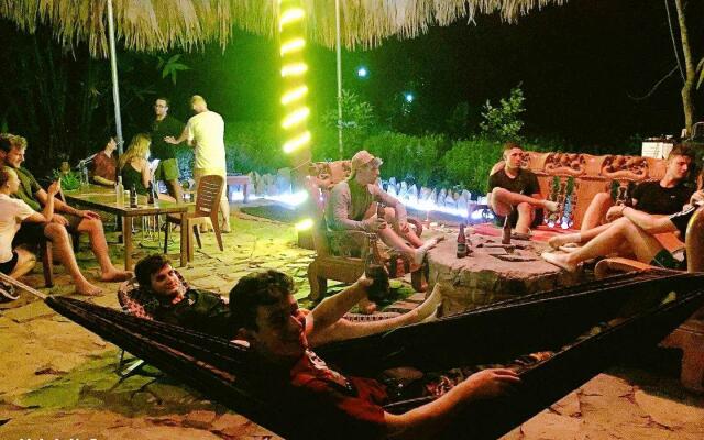 Du Già Mường Trà Garden Homestay