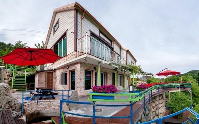 Hwachaebong Gaegok Pension