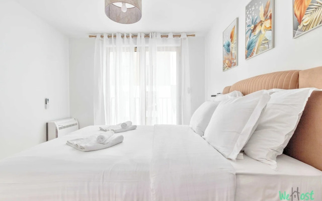 Apartment With Balcony in Paris