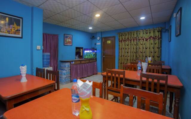 OYO 305 Hotel Gauri