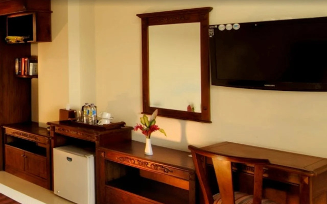 Yusro Hotel Restaurant & Convention