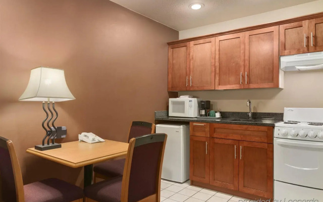 Poco Inn and Suites Hotel & Conference Centre