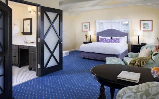 Colonial Terrace Inn by the Sea