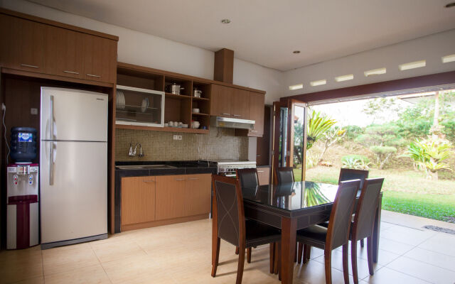 Kirei Mountain View 7BR Villa with a Private Pool