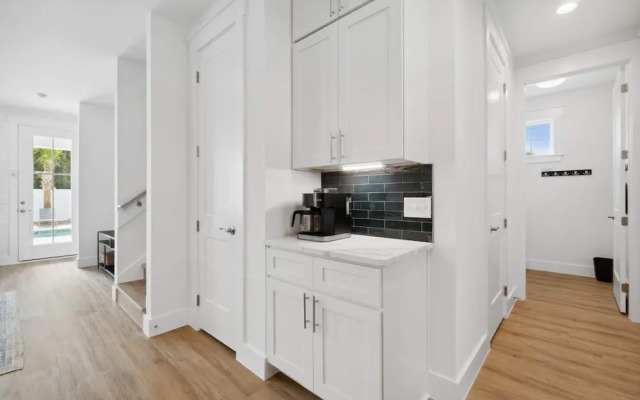 Blissful Getaway 4 BDR Whole Home Heated Pool!