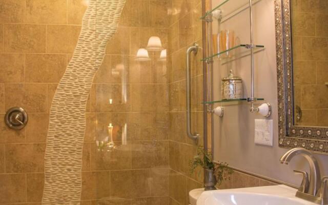 Gothic Eves Inn and Spa Bed and Breakfast