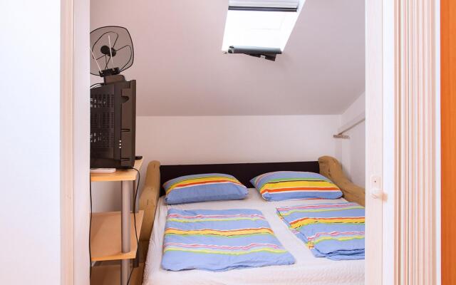 Super - 50 m from pebble beach - A11 Tommy (2+2)