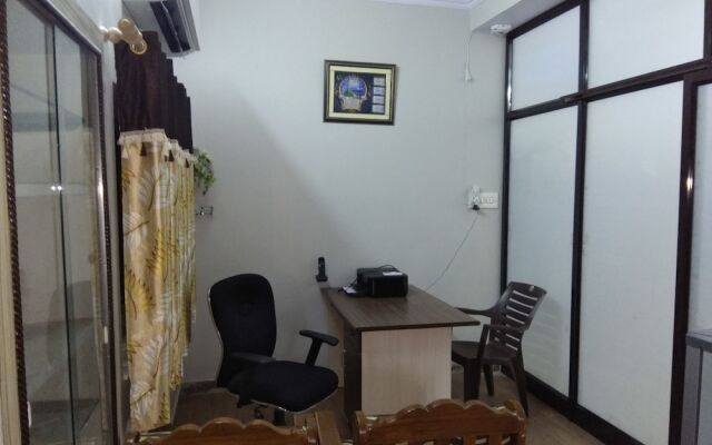 Hotel Zamarrud Palace