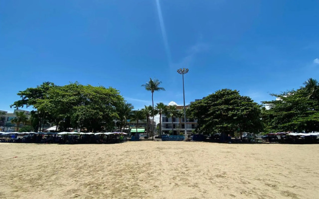 Beach 7 Condo by GrandisVillas