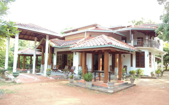 Peacock Tourist Rest