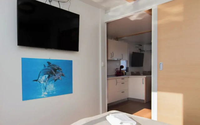 Eldamar Floating House