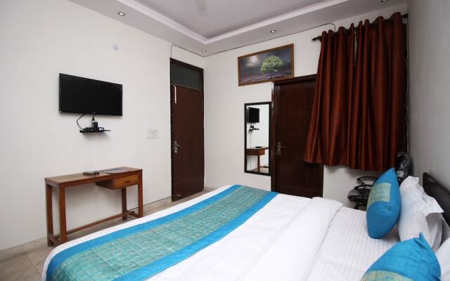 OYO 9019 Golden Park Kirti Nagar