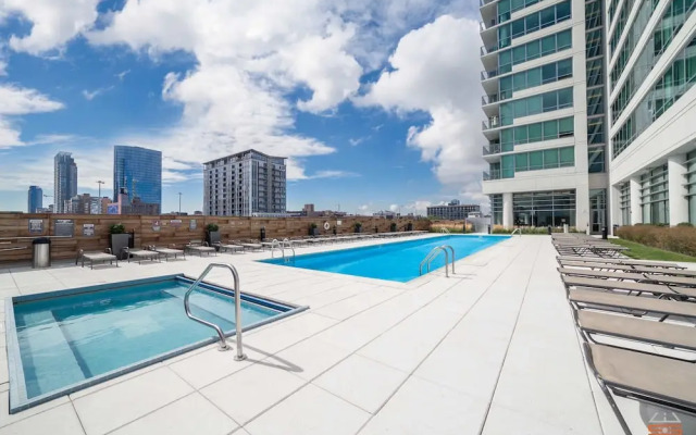 West Loop Group Retreat 2 Penthouses Balconies